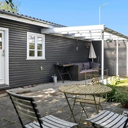 N313-karrebaeksminde-cypresvaenget-225 Enø By